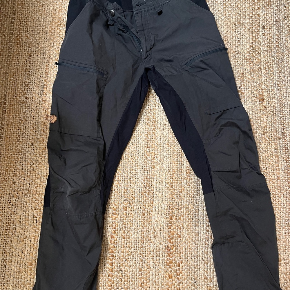 Fjallraven Men's Black Cargo Pants

Abisko lite trekking trousers